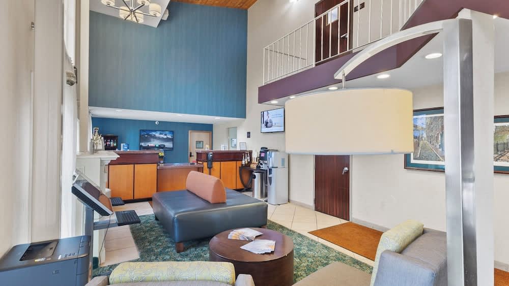 Best Western Plus, The Inn at Hampton 2