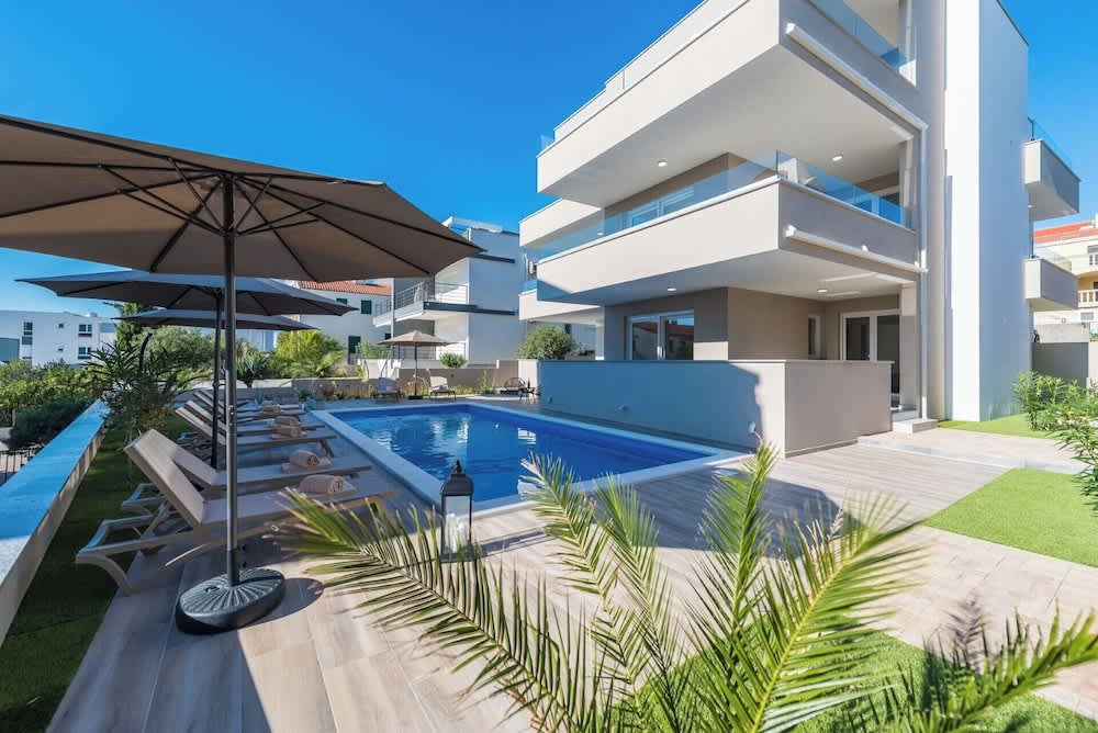 Pool Apartments Villa Meteorite 1