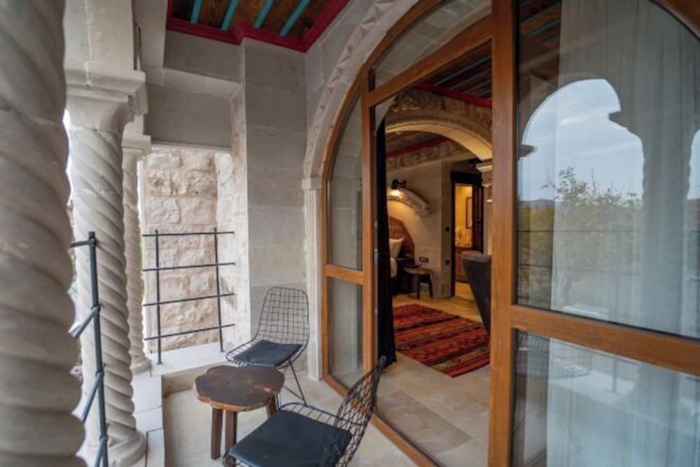 Leda Stone House 2
