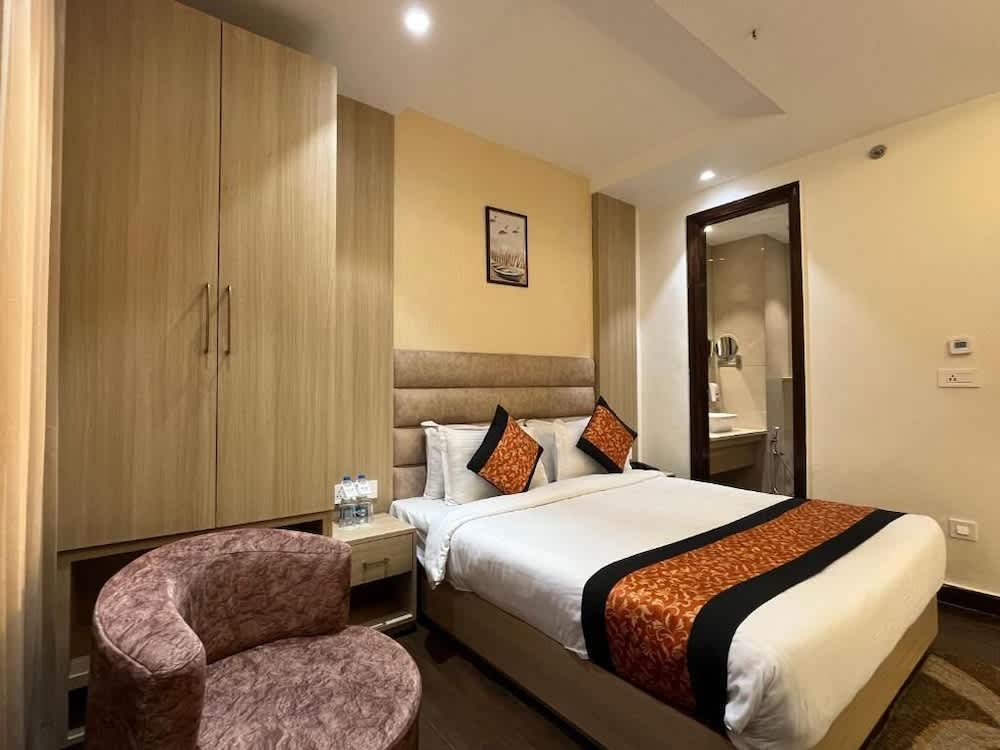 Hotel RRV with Free Parking 2