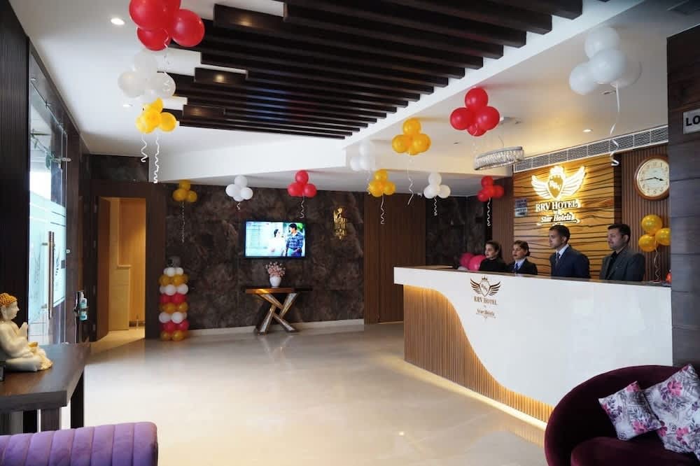 Hotel RRV with Free Parking 1