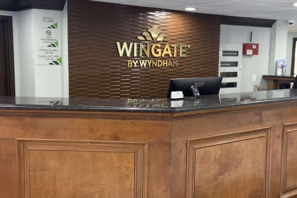 Wingate by Wyndham Livonia 2