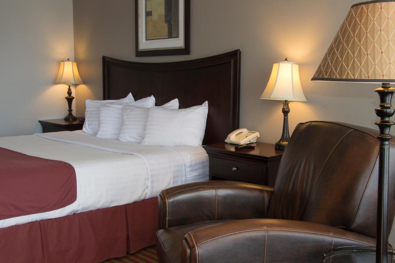 Days Inn by Wyndham Pittsburg KS 1