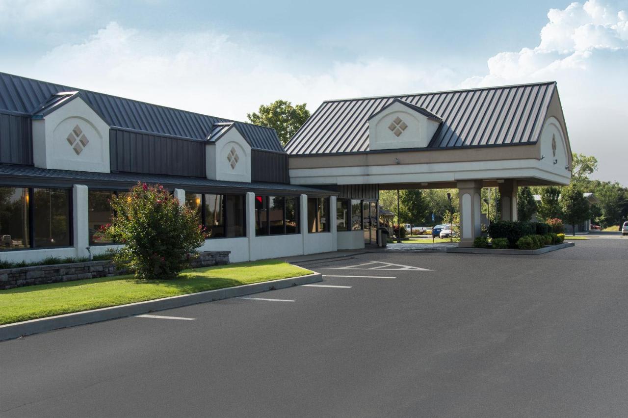 Days Inn by Wyndham Pittsburg KS 2