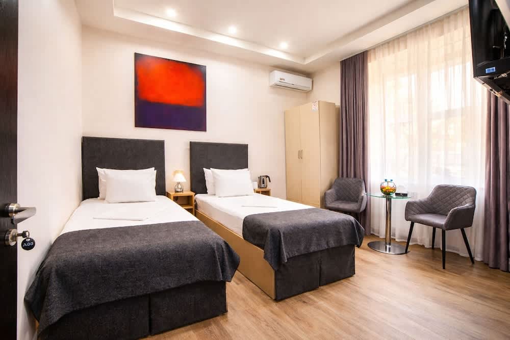 Elysium Gallery Hotel 1