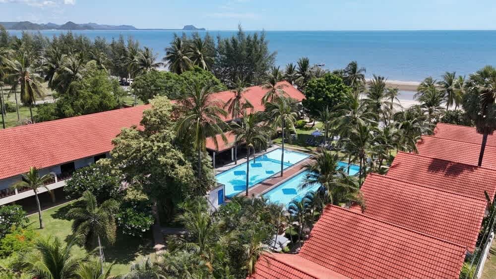 Dolphin Bay Beach Resort 1