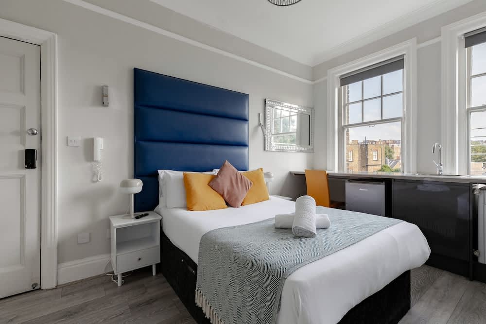 Apts in the Heart of High st Kensington 1