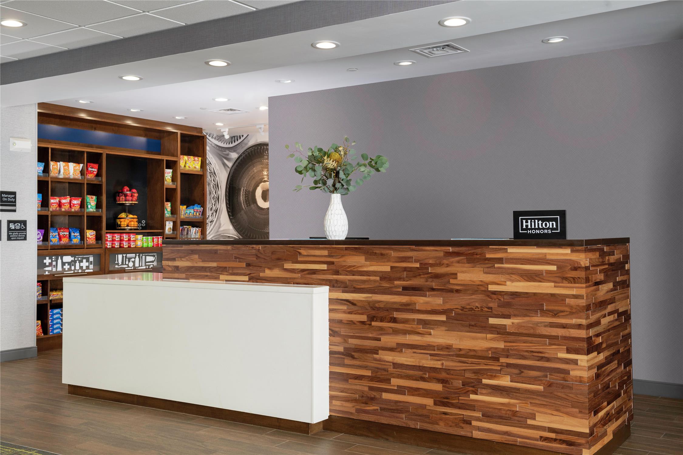 Hampton Inn & Suites Pittsburgh New Stanton PA 2