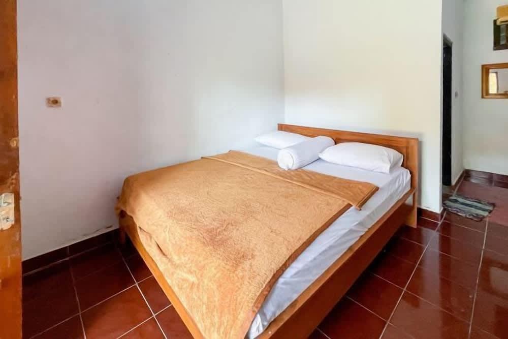 Guest House Surya Ayu Permai Buleleng Mitra RedDoorz 1