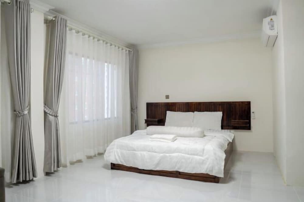 Empire House, Phnom Penh 1