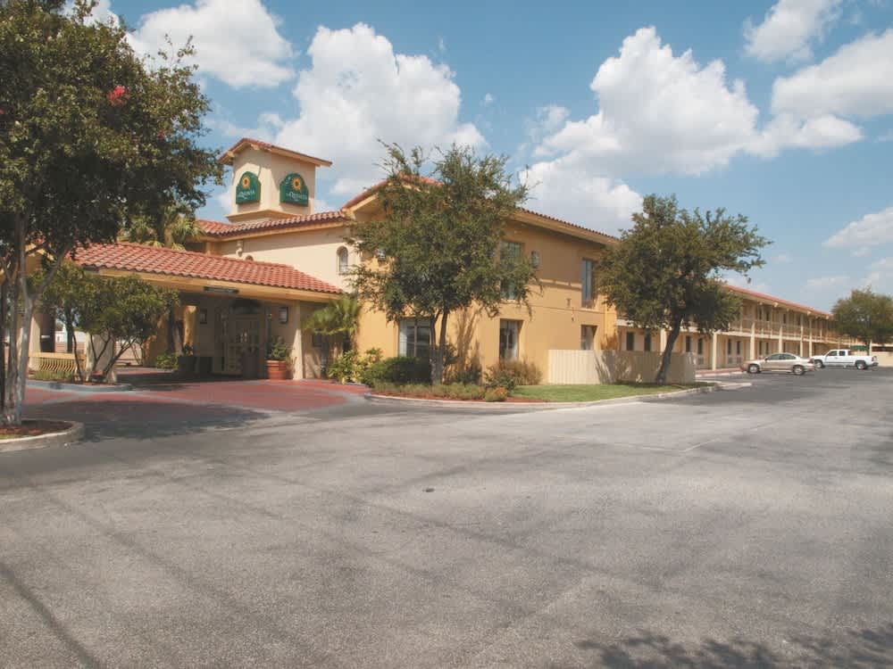 Townhouse Garden Inn & Suites San Antonio I 35 1