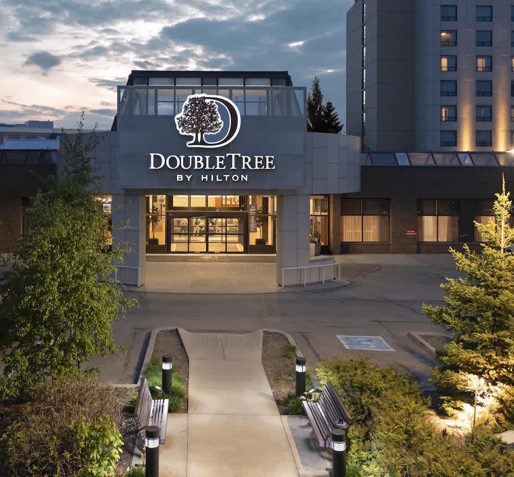 DoubleTree by Hilton Hotel West Edmonton 1