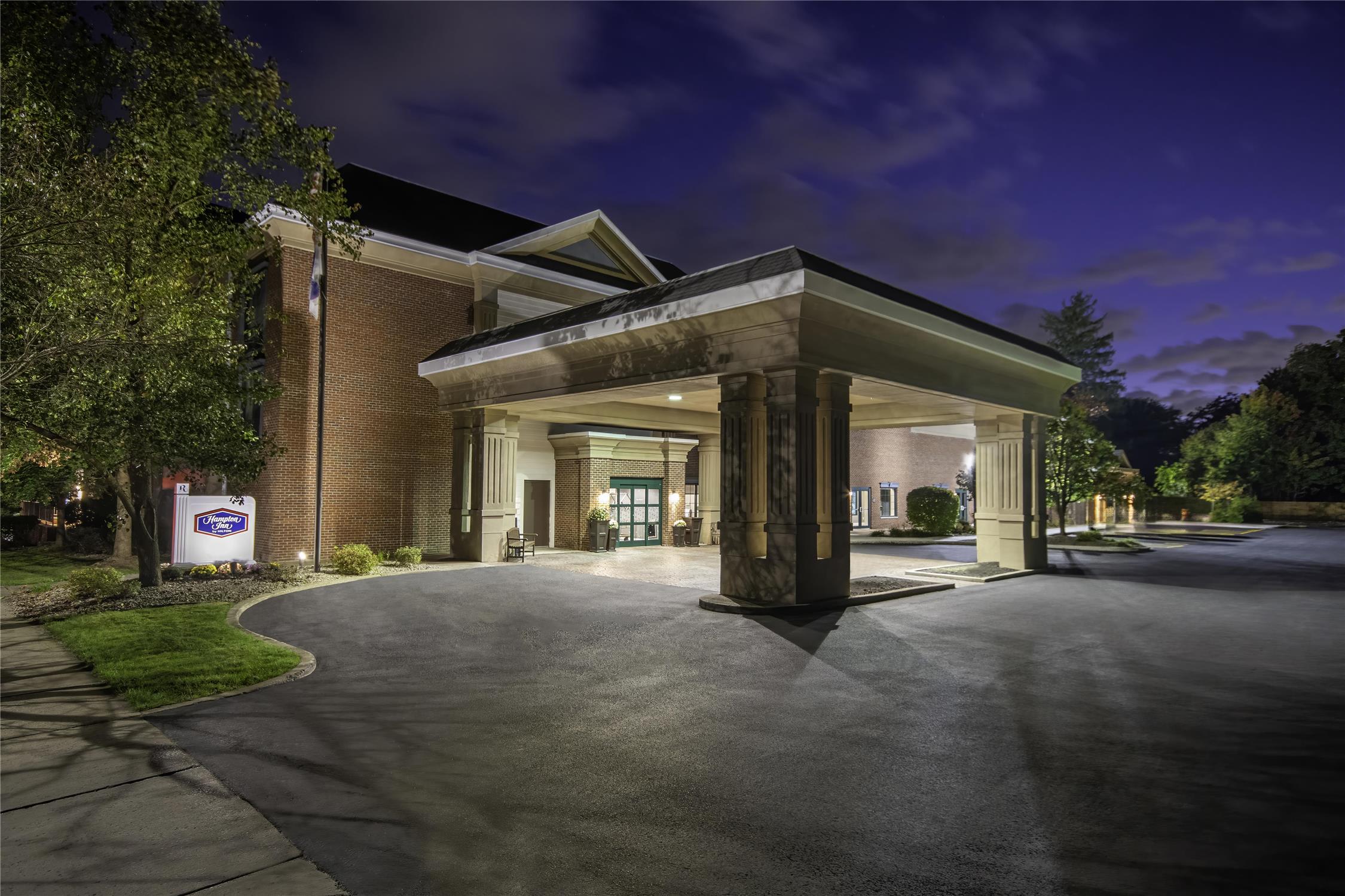 Hampton Inn East Aurora 2