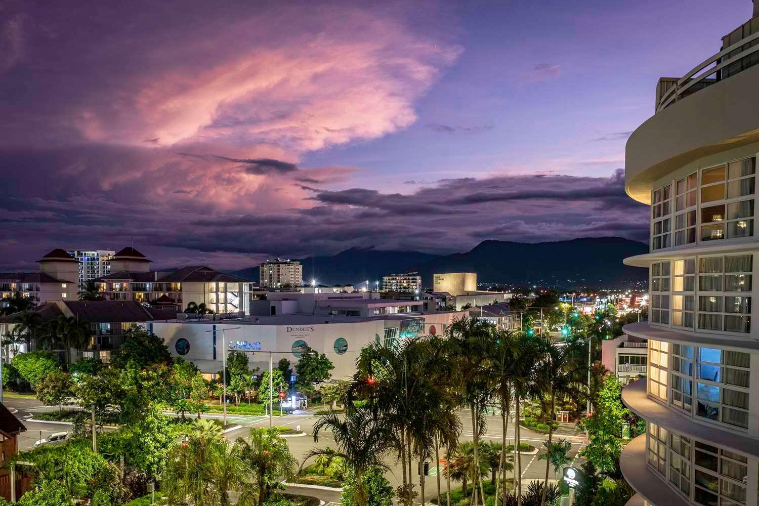 DoubleTree by Hilton Cairns 2