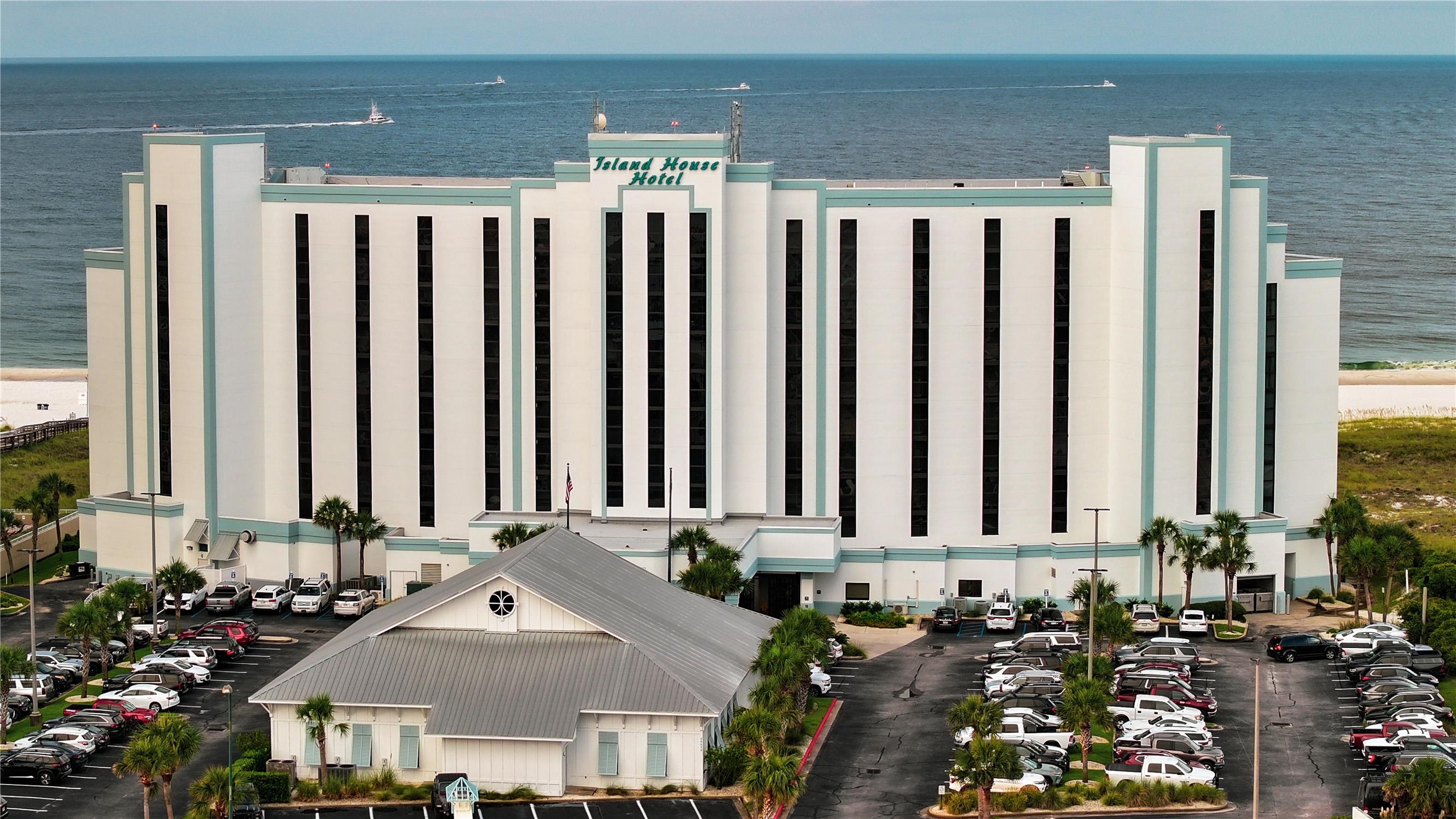 The Island House Hotel a Doubletree by Hilton 1