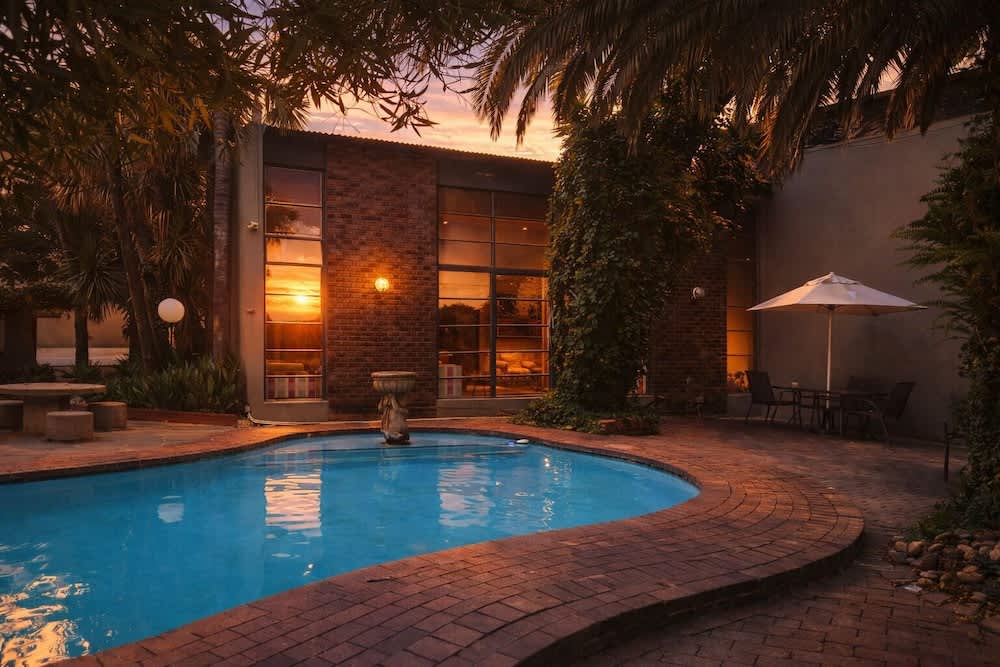 African Moon Corporate House 1