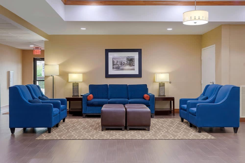 Comfort Suites Johnson City near University 2