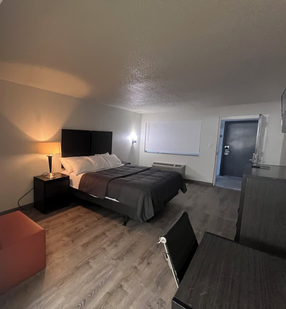 Skylite Inn 1