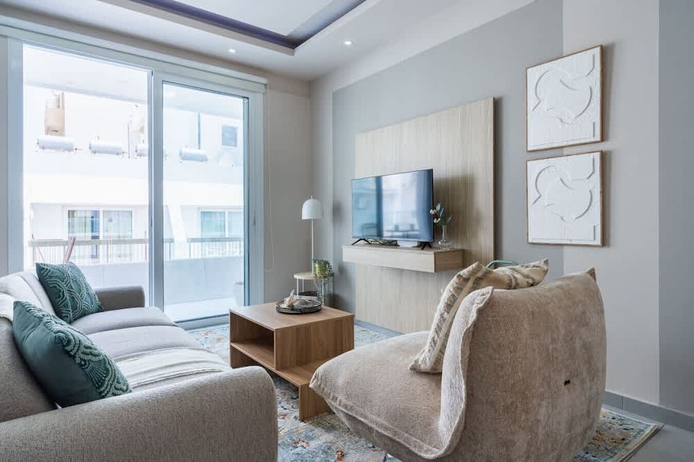 Beach Daze 1-BR Apt By Finikoudes Beach 1