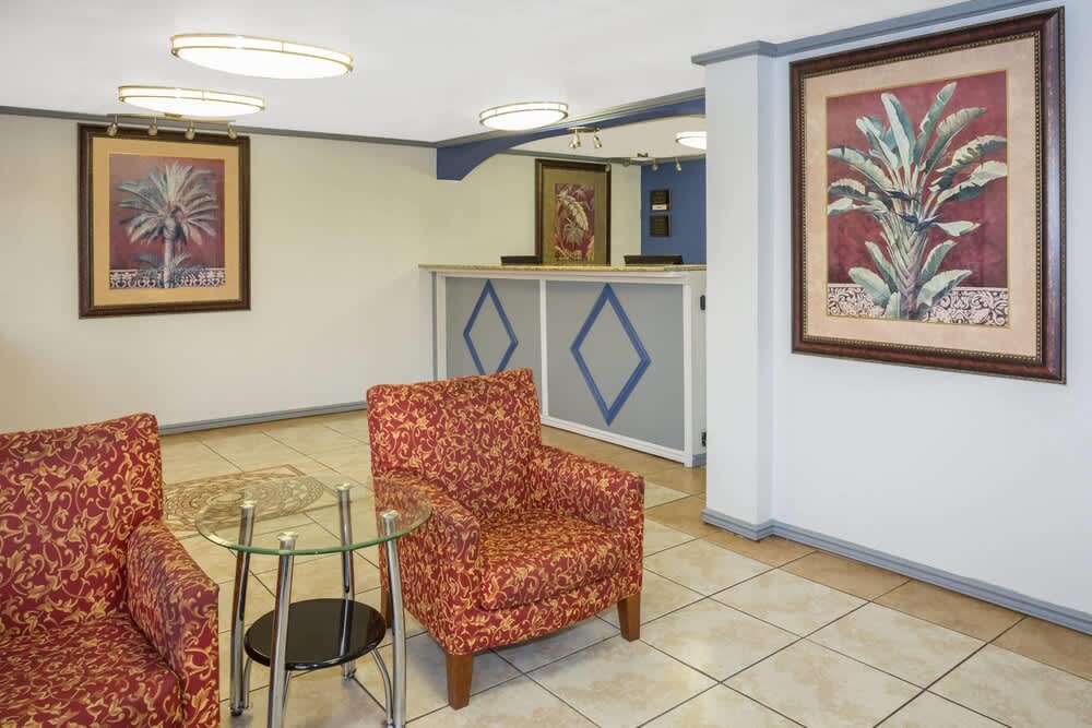 Travelodge by Wyndham Fort Myers North 2