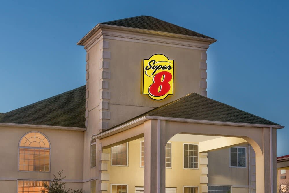 Super 8 by Wyndham Harrisburg Hershey North 1