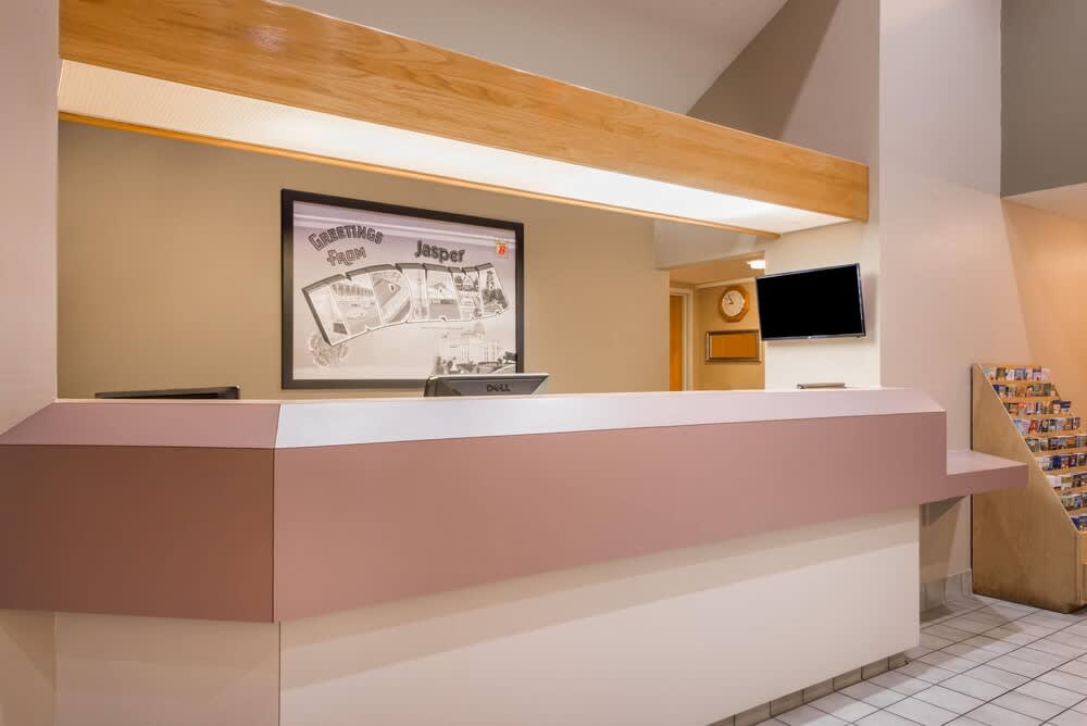 Super 8 by Wyndham Jasper 2