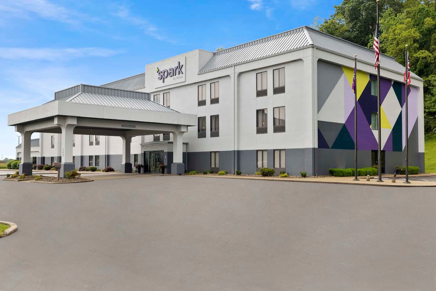Spark By Hilton Newcomerstown 1