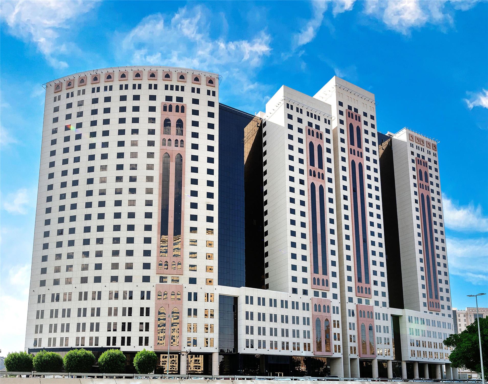 Wirgan Al Noor, Tapestry Collection by Hilton 1