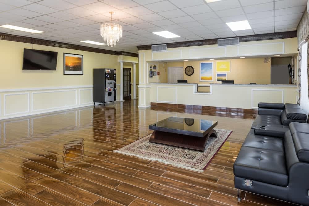 Days Inn by Wyndham Madison 2