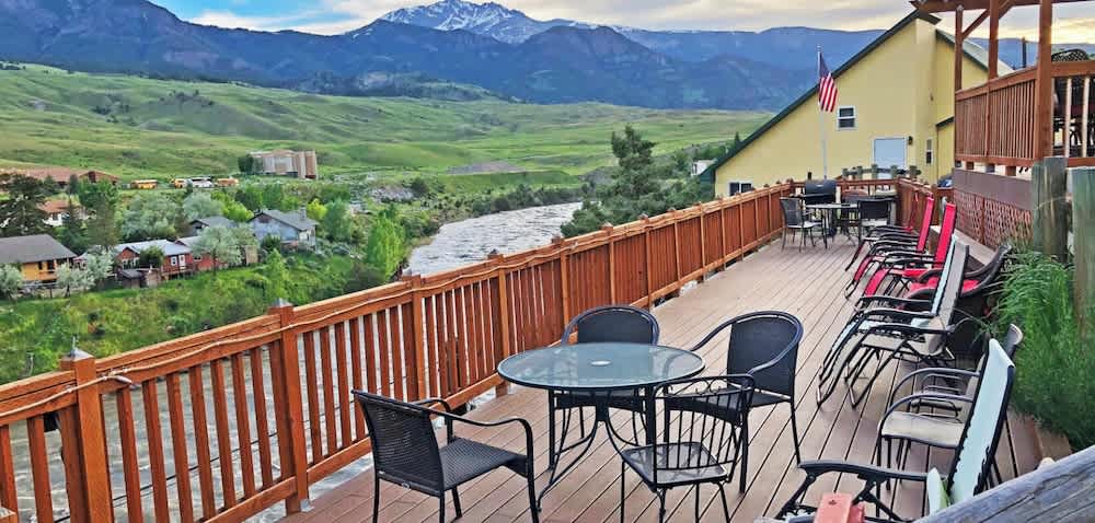 Yellowstone Riverside Cottages 1