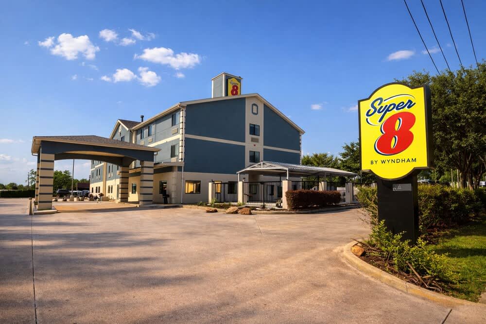 Super 8 by Wyndham Pasadena 1