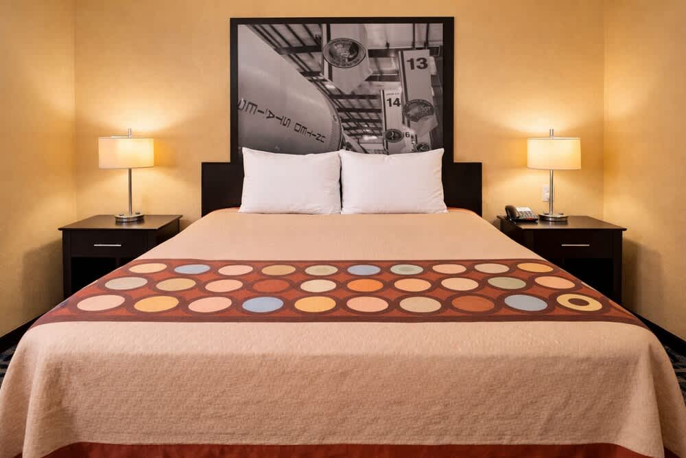 Super 8 by Wyndham Pasadena 2