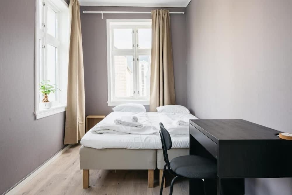 S54 - Private Rooms in the City Center 1