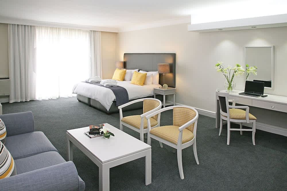 Hollow on the Square City Hotel CBD 1