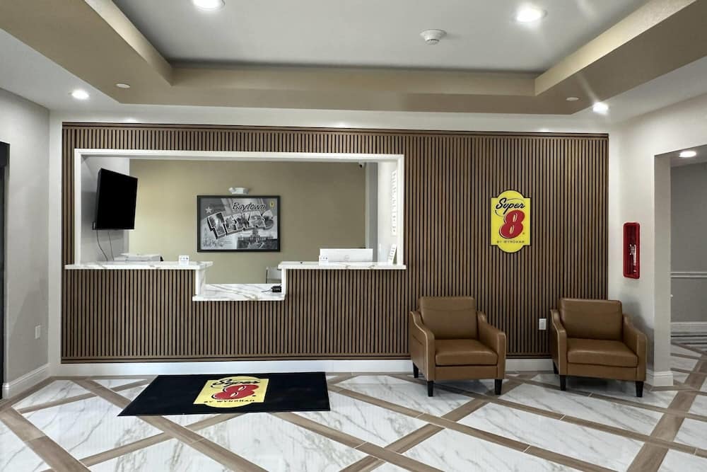 Super 8 by Wyndham Baytown 2