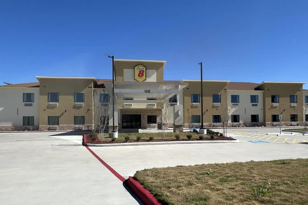 Super 8 by Wyndham Baytown 1