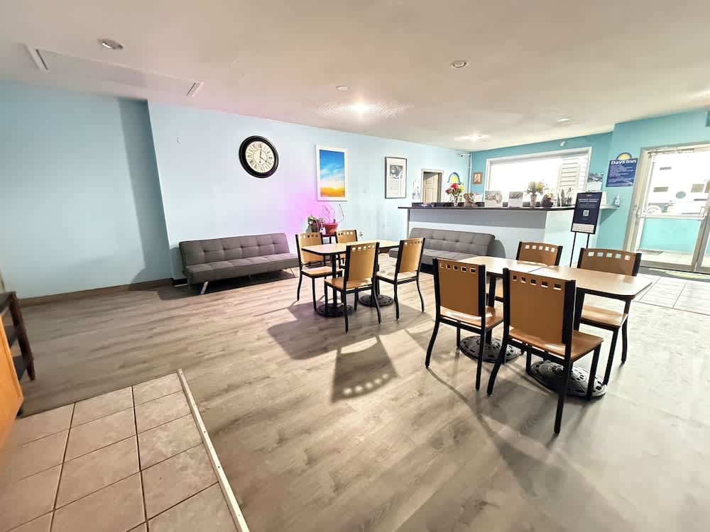 Days Inn by Wyndham Seymour 2