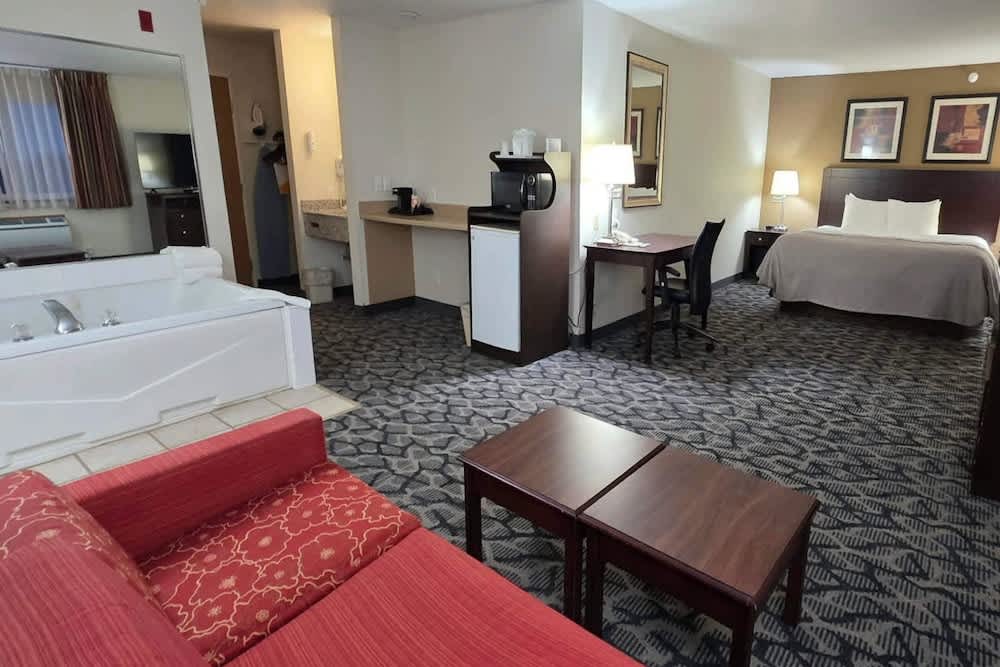 Quality Inn & Suites Eldridge Davenport North 1