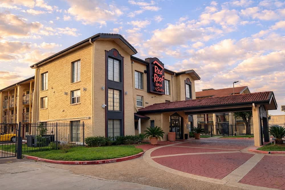 Red Roof Inn & Suites Houston- Hobby Airport 1