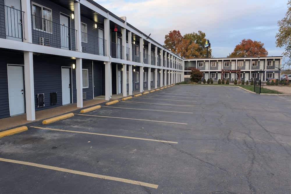 Days Inn by Wyndham Champaign/Urbana 1