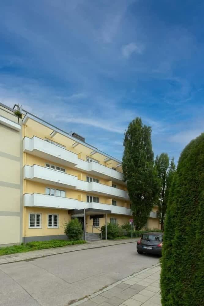 Hotel Biederstein am Englischen Garten 1