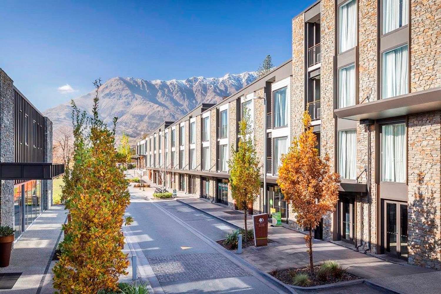 DoubleTree by Hilton Queenstown 2
