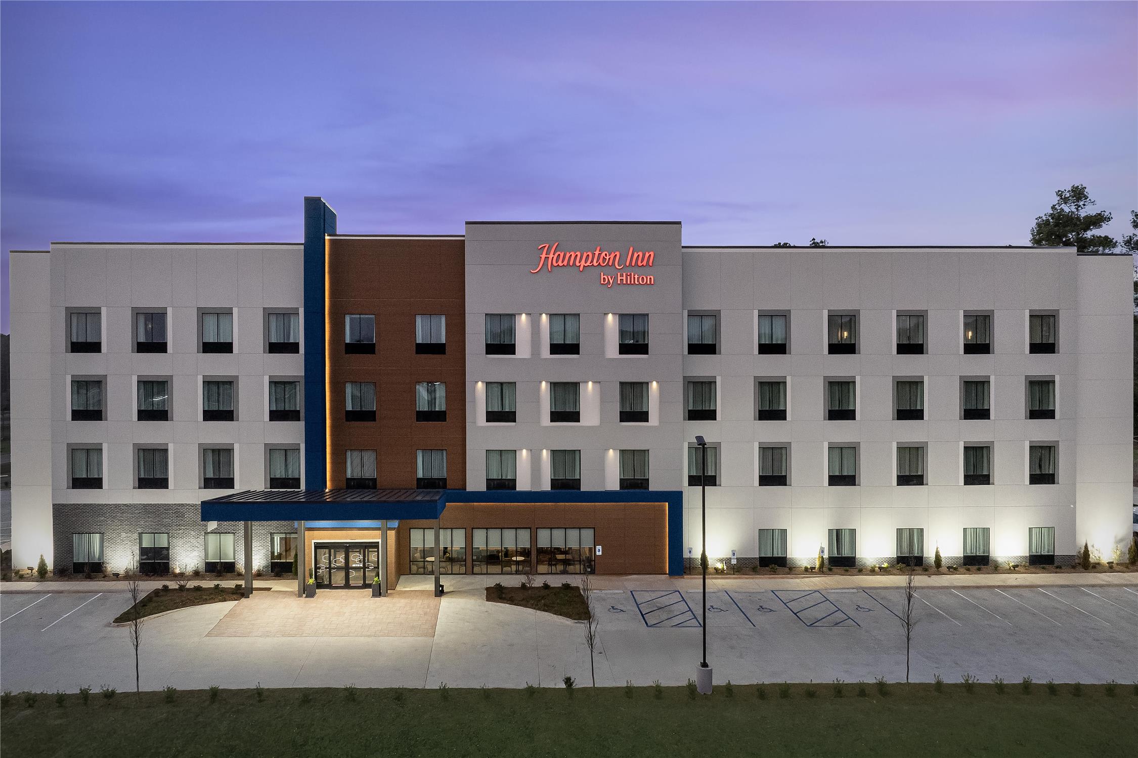 Hampton Inn by Hilton Clanton 2