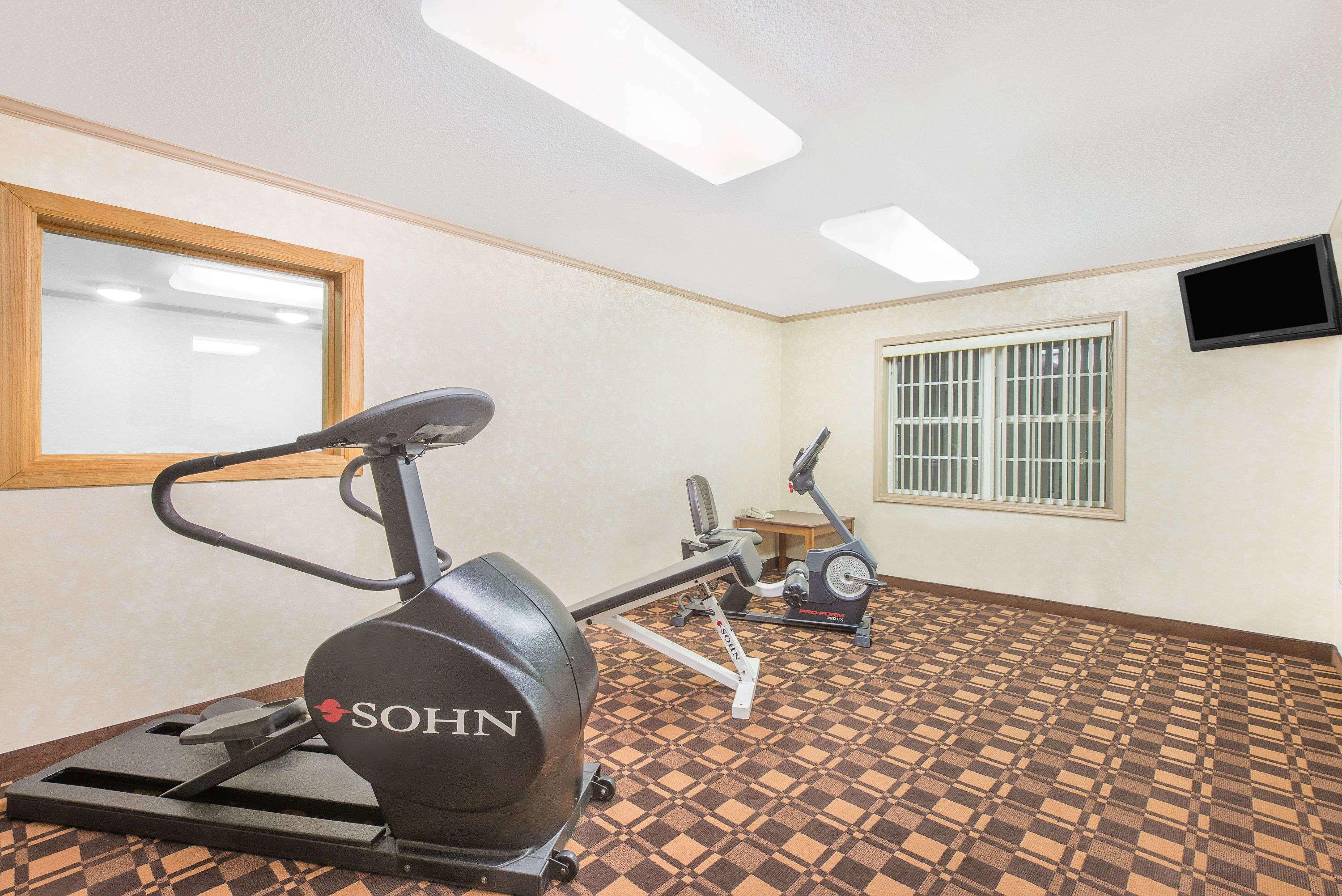 Super 8 By Wyndham Maumee Perrysburg Toledo Area 2