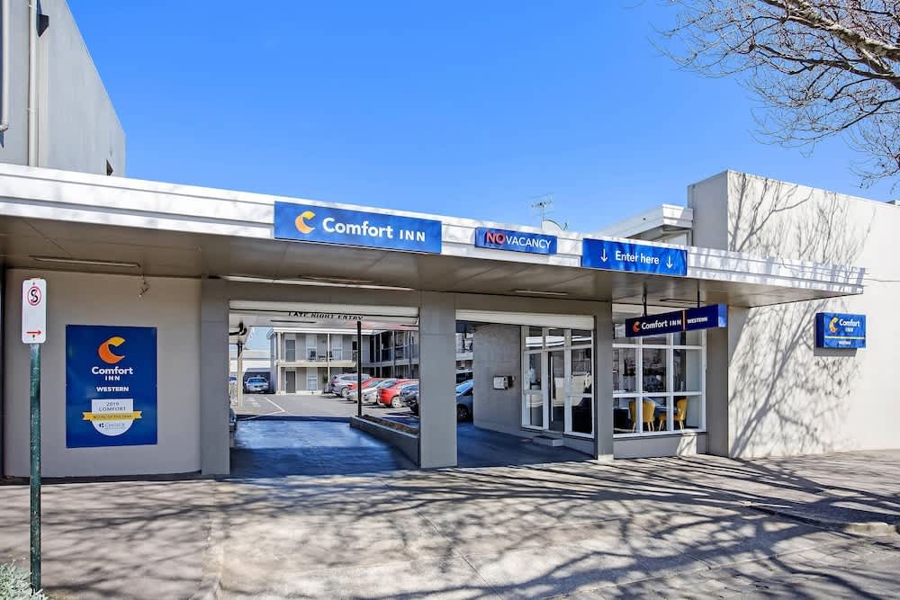 Comfort Inn Western 1