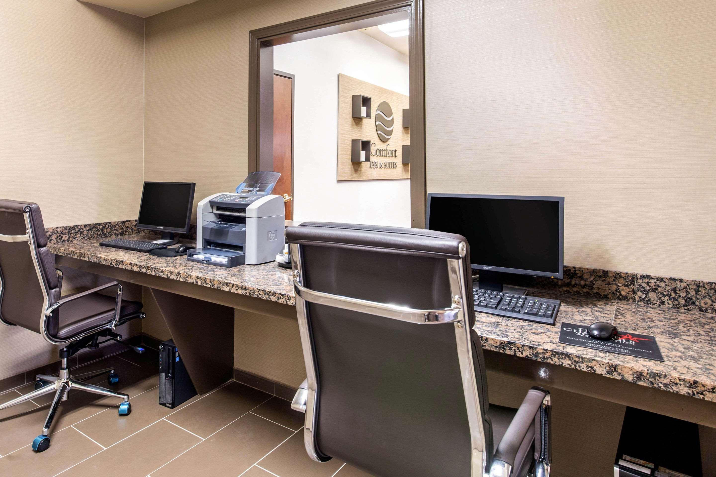 Comfort Inn & Suites IAH Bush Airport - East 2