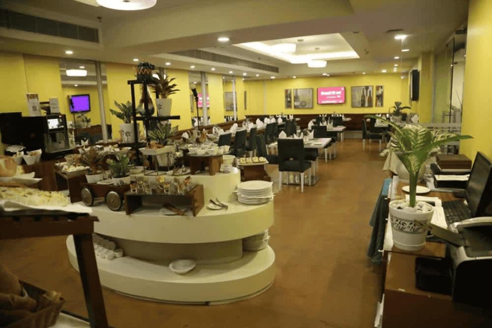 Sarovar Portico Naraina, Hotel 1