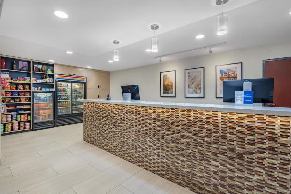 Best Western Plus Fresno Airport Hotel 2