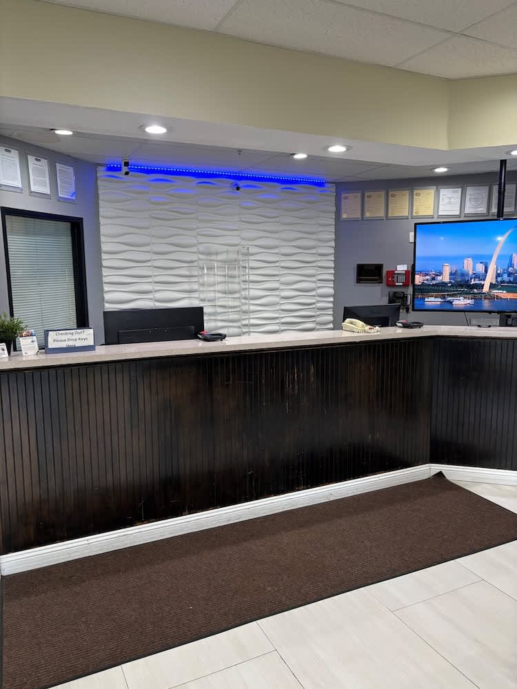 Travelodge by Wyndham St. Louis 2