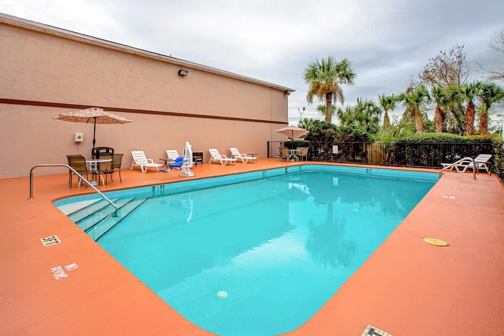Quality Inn & Suites Live Oak I-10 Exit 283 1
